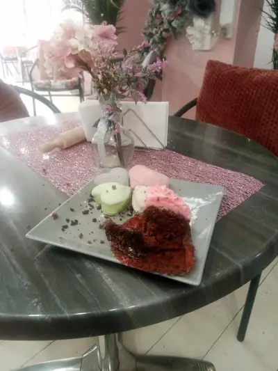 Raya's Rolls Café & Bakery