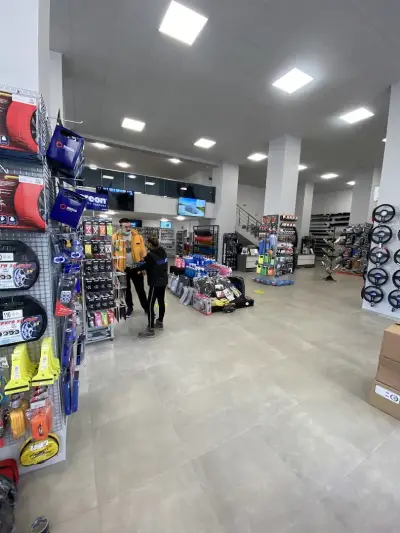 BESTAUTO - Пловдив: Гумени и мокетни стелки за багажник , ветробрани, тунинг брони, брезент за кола, ксенон крушки,