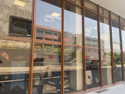 BESTAUTO - Пловдив: Гумени и мокетни стелки за багажник , ветробрани, тунинг брони, брезент за кола, ксенон крушки,