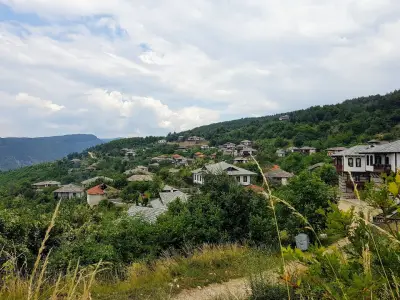 Трите къщи