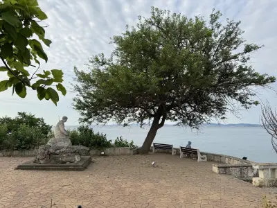 Паметник на Пейо Яворов