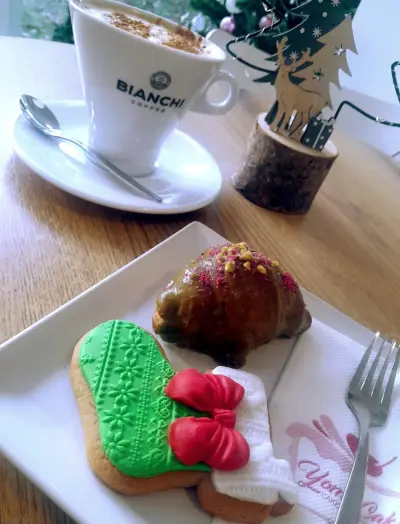 Yomi cakes