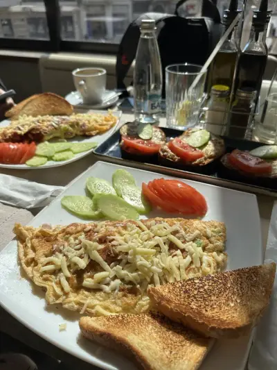 Dreams Bar and Dinner