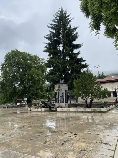 Паметник на загиналите войници