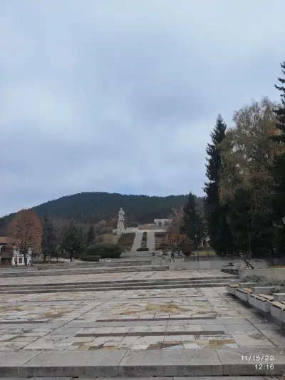 Паметник на загиналите войници