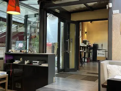 Straight bar&diner