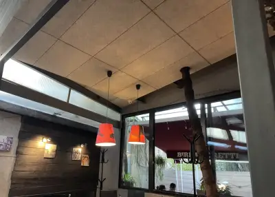 Straight bar&diner