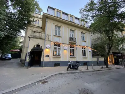 Straight bar&diner