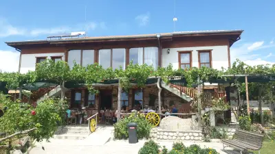 Peri Volas Horse Base