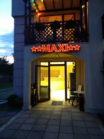 Maxi Complex