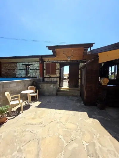 Hunter's Lodge
