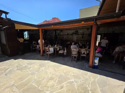 Hunter's Lodge