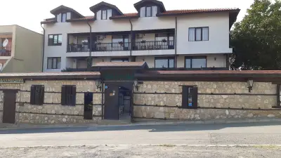 Hunter's Lodge