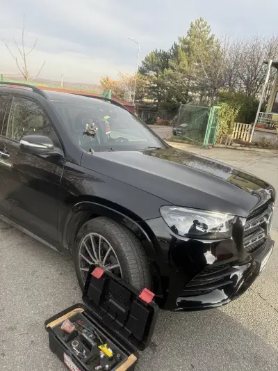 ЛЕПЕНЕ И ВЪЗСТАНОВЯВАНЕ НА СПУКАНИ АВТОСТЪКЛА