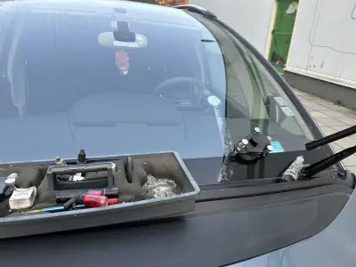 ЛЕПЕНЕ И ВЪЗСТАНОВЯВАНЕ НА СПУКАНИ АВТОСТЪКЛА