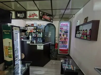Кафене "Клетката"