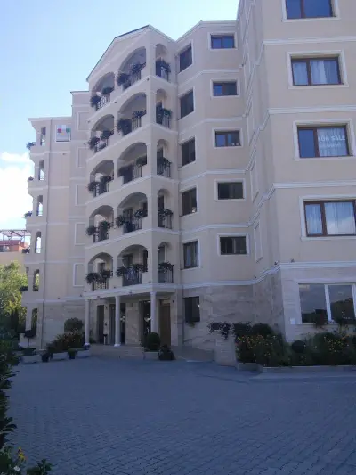 Seasons 3 Apartment