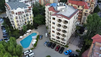 Seasons 3 Apartment