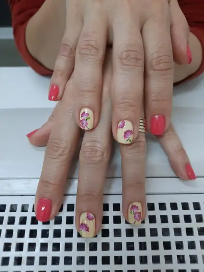 NEON NAILS