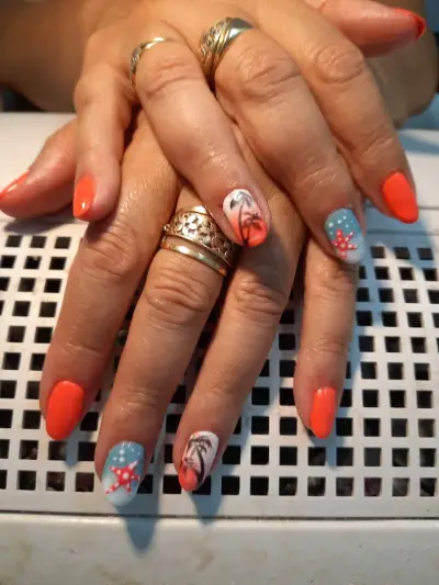 NEON NAILS