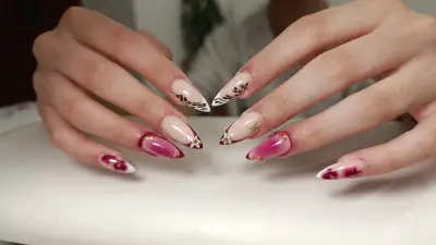 Deni nails
