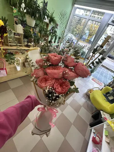 Vanini's Bloom Bar - Магазин за цветя, сувенири и балони