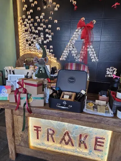 TRAKE Concept Store - Магазин за натурална козметика, ароматни свещи и подаръци с Роза Дамасцена