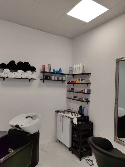 Charming hair salon | Фризьорски салон | Младост