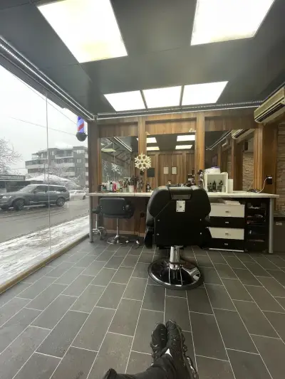 AM Lockdown / Barber & Beauty studio/