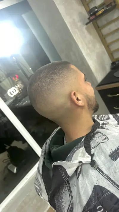 E&R Barber Shop (Емил Ангелов)