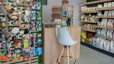 Different Pet Shop and Grooming/ Различният зоомагазин и груминг