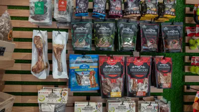 Different Pet Shop and Grooming/ Различният зоомагазин и груминг