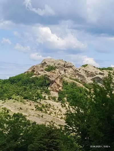 Тракийско скално светилище "Калпак кая"