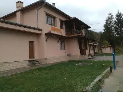 Автогара Етрополе