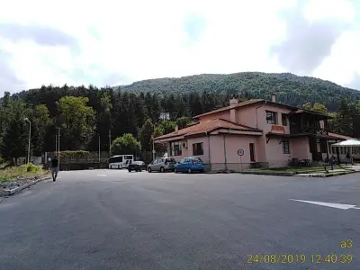 Автогара Етрополе