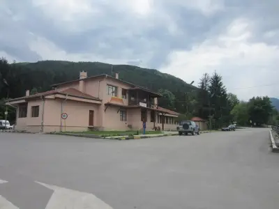 Автогара Етрополе