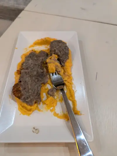 Мекица и Кафе Гео Милев