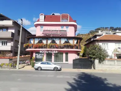Семеен Хотел Флора Златоград