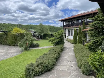 Семеен хотел и механа Сватовете - Family Hotel & Tavern Svatovete