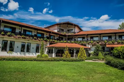 Семеен хотел и механа Сватовете - Family Hotel & Tavern Svatovete