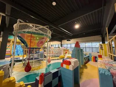 Детски център Playland