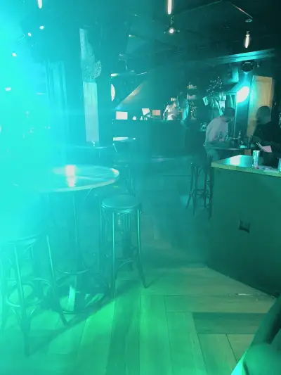 Dumfies Live Pub - Food and Drinks