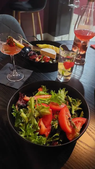 Bar Pinot