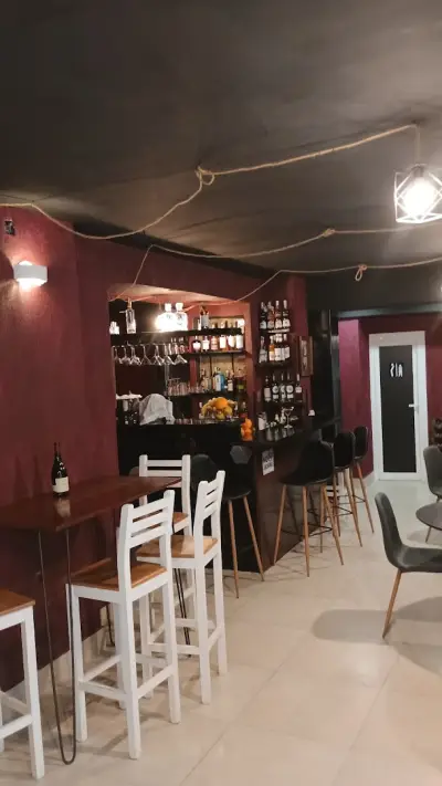 Bar Pinot