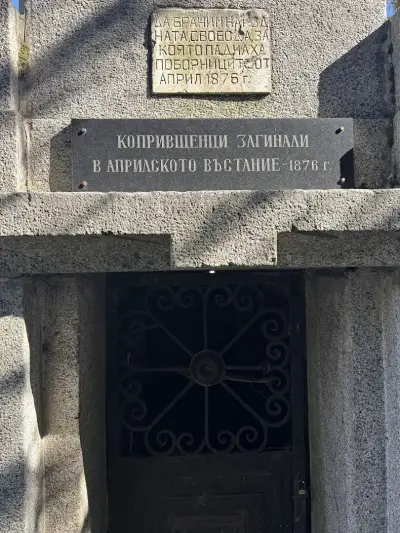 Мавзолей-костница на Априлци