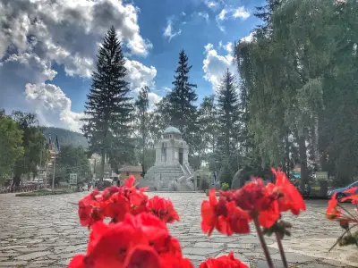 Мавзолей-костница на Априлци