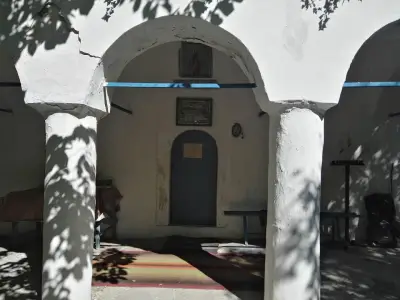 Скален параклис “Пещерата (Клувията)”