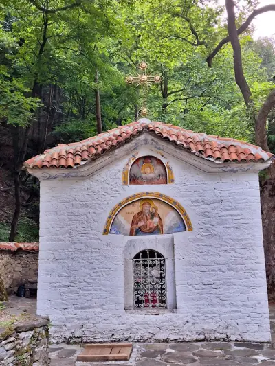 Скален параклис “Пещерата (Клувията)”