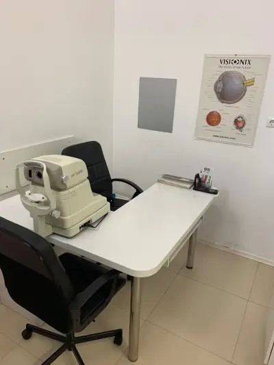 Joy Optics - West Mall, ниво -1