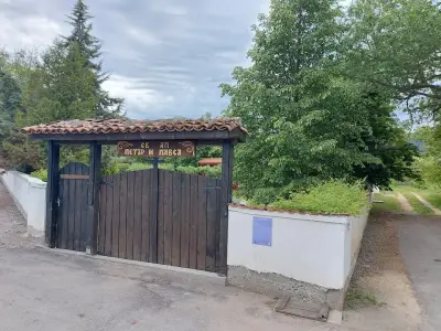 Параклис „Свети Свети Апостоли Петър и Павел“